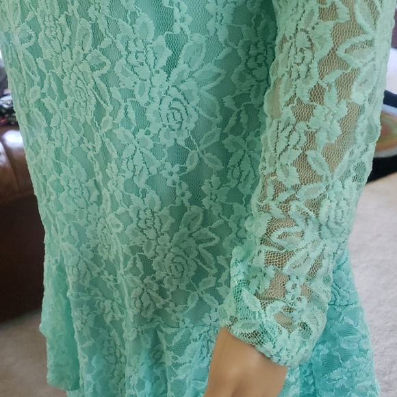 WOMEN'S PEPLUM DRESS. - Picture 4 of 6